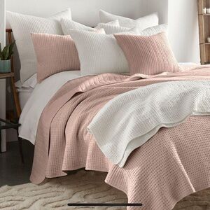 NEW Mills Waffle Blush Full/Queen quilt set Elegant Pink Bedding Set